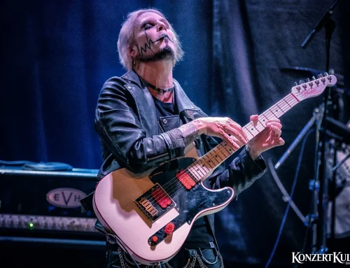 John5 live at Club Volta